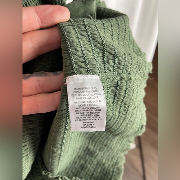 Bp. Green Smocked Off-the-Shoulder Top Size Medium (8-10) NWT - Picture 10 of 11